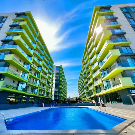 Jumeirah Luxury Alezzi - Pool & Daire